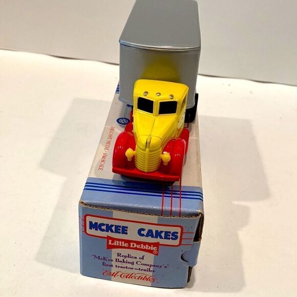 MCKEE CAKES Baking Semi Tractor Trailer Truck Die Cast - Picture 4 of 8